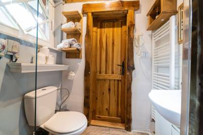 Apartmán Afrika - kúpeľňa so sprchovacím kútom a toaletou, Zruby Vila Mária, Vysoké Tatry