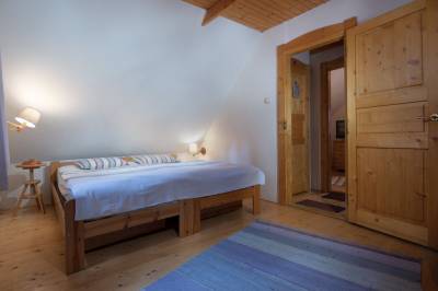 2-lôžková spálňa s manželskou posteľou, Bocianska drevenička, Nižná Boca