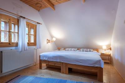 2-lôžková spálňa s manželskou posteľou, Bocianska drevenička, Nižná Boca