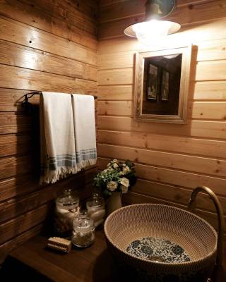 Kúpeľňa s umývadlom, Pajtisko pod Chočom, Osádka