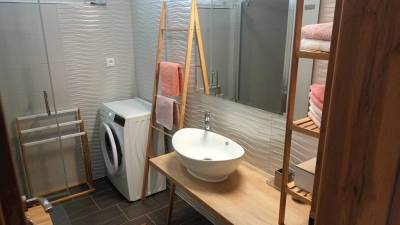 Kúpeľňa so sprchovacím kútom a pračkou, Dovolenkový dom Active & Relax, Veľká Lomnica