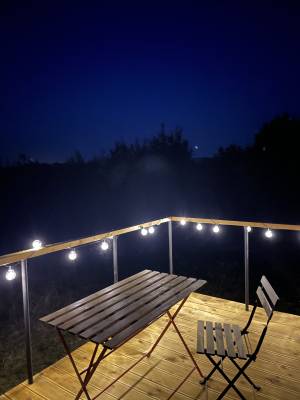 Večer na terase, Kiva cabin, Horné Hámre