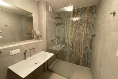 Kúpeľňa so sprchovým kútom, Chalet Frassino, Oravská Lesná