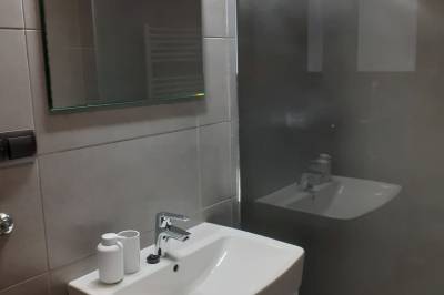 Kúpeľňa so sprchovým kútom, Resort Biela Skala, Bystrá