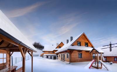 Exteriér ubytovania v obci Jezersko v zime, Chalupa Grúnik, Jezersko