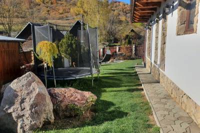 Záhrada s trampolínou, Chata Provence, Mýto pod Ďumbierom