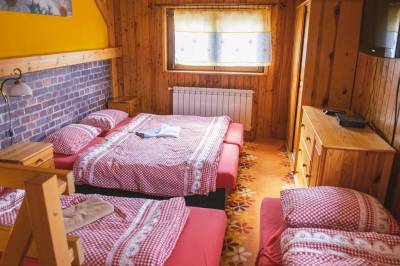 Spálňa s manželskou posteľou a 2 samostatnými lôžkami, Chata Barbara, Oščadnica