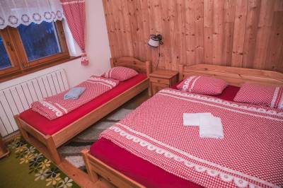 Spálňa s manželskou posteľou a samostatným lôžkom, Chata Barbara, Oščadnica