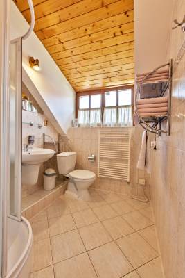 Apartmán s 2 spálňami - kúpeľňa so sprchovacím kútom a toaletou, Chata Zinka, Mýto pod Ďumbierom