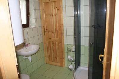 Kúpeľňa so sprchovým kútom, Chata Cynthia, Bukovina