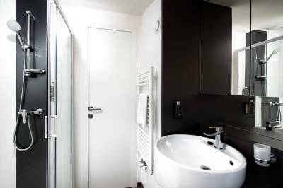 Kúpeľňa so sprchovacím kútom, Natur Resort - Alpine House, Veľká Lomnica
