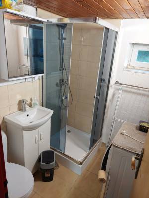Kupeľňa so sprchovým kútom a toaletou, Chata na Orave, Námestovo