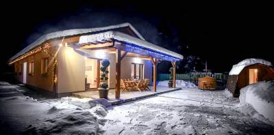 Terasa so sedením v zime, Wellness Villa Bobrik, Pribylina