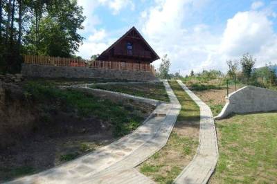 Prístupová cesta k drevenici, Family Resort Konská, Konská