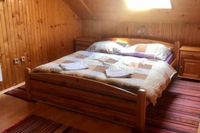 Drevenica 2 - spálňa s manželskou posteľou, Family Resort Konská, Konská