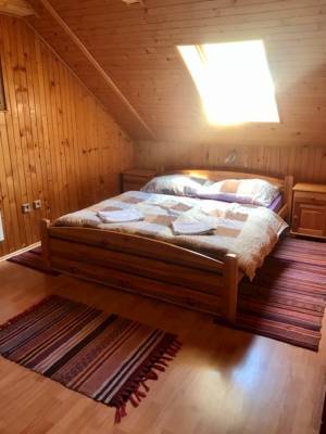 Drevenica 2 - spálňa s manželskou posteľou, Family Resort Konská, Konská