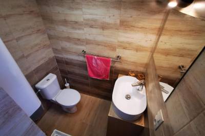 Samostatná toaleta s umývadlom, Chata Baška, Liptovský Mikuláš