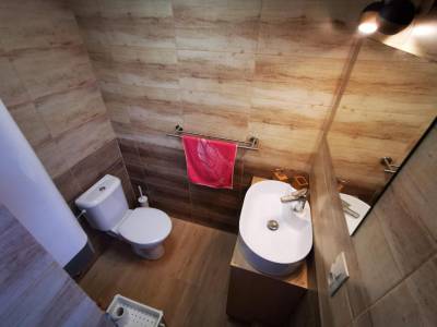 Samostatná toaleta s umývadlom, Chata Baška, Liptovský Mikuláš