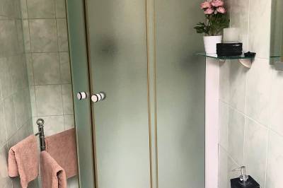 Kúpeľňa so sprchovacím kútom, Villa Lúčky, Lúčky - kúpele, Lúčky