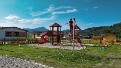 Detské ihrisko s domčekom a šmykľavkou, Rezort Zvernica, Vlachy