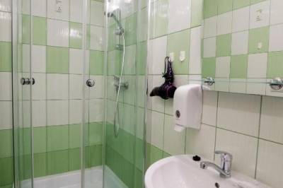 Dvojlôžková izba STANDARD - kúpeľňa so sprchovacím kútom a toaletou, PB apartments, Spišská Nová Ves