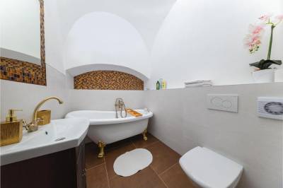 Apartmán Deluxe - kúpeľňa s voľne stojacou vaňou a toaletou, PB apartments, Spišská Nová Ves