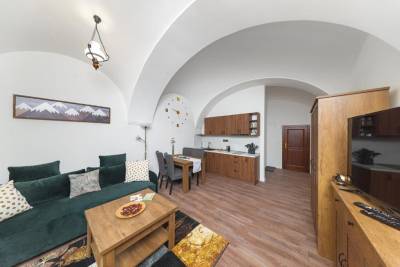 Apartmán Deluxe - obývacia miestnosť s kuchynkou a jedálenským sedením, PB apartments, Spišská Nová Ves