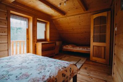 3-lôžková spálňa s manželskou posteľou, prístelkou a balkónom, Chata Ančovička, Oravský Podzámok