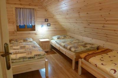 Spálňa s 3 samostatnými posteľami, Chata Katka, Partizánska Ľupča