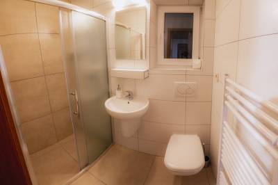 Štúdiový apartmán pre 2 osoby - kúpeľňa so sprchovacím kútom a toaletou, Apartmány Roháčik, Zuberec