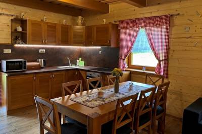 Plne vybavená kuchyňa s jedálenským sedením, Chata Monika, Závažná Poruba