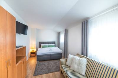 Apartmán Comfort - spálňa s manželskou posteľou a pohovkou, Apartmány MINATA, Liptovský Mikuláš