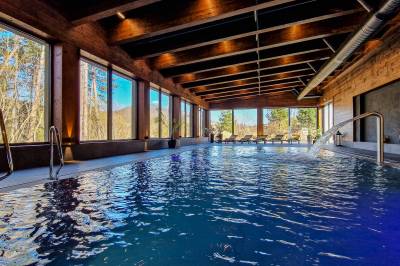 Bazén s masážnymi tryskami a protiprúdom, Drevenice Terchová Resort - apartmány a izby, Terchová