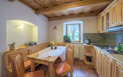 Plne vybavená kuchyňa s jedálenským stolom, Chalupa Katarína, Špania Dolina