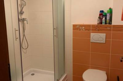 Kúpeľňa so sprchovým kútom a toaletou, Drevenica Diana, Terchová