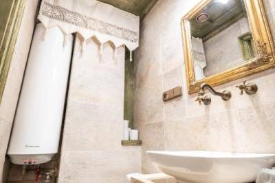 Izba Chez Amis - kúpeľňa s toaletou a sprchovým kútom, Vila Terrasse, Košice