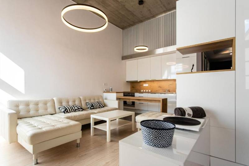 Izba s manželskou posteľou - plne vybavená kuchyňa s obývačkou, Entrez Apartments 4 - City centre, Košice