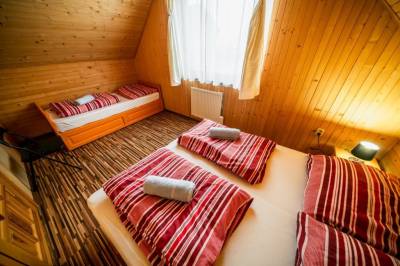 Spálňa s manželskou posteľou a samostatným lôžkom, Chaty Liptov, Liptovský Trnovec