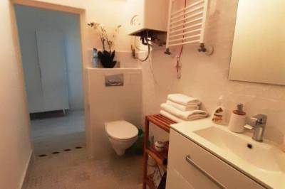 Apartmán s 2 spálňami - kúpeľňa so sprchovacím kútom a toaletou, Entrez Apartment 3 - Historical Centre, Košice