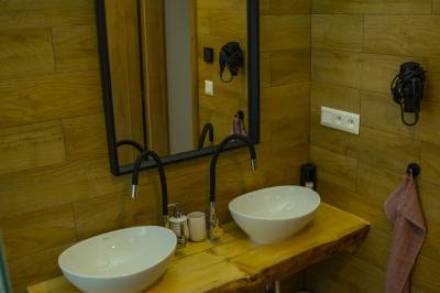 Kúpeľňa so sprchovým kútom a toaletou, Elibere Komplex, Dolný Kubín