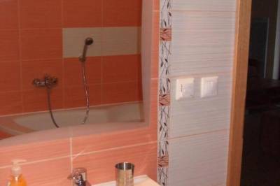 Kúpeľňa s rohovou vaňou, Apartmán Slnečnica, Bystrá