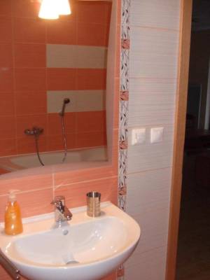 Kúpeľňa s rohovou vaňou, Apartmán Slnečnica, Bystrá