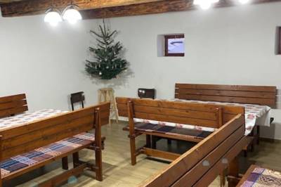 Spoločenská miestnosť so sedením, Chata Priehalina pod Poľanou, Hriňová