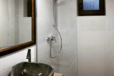 Kúpeľňa so sprchovým kútom a toaletou, Chata Kinder, Smižany