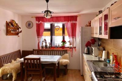 Plne vybavená kuchyňa s jedálenským stolom, Chalúpka v Ždiari, Ždiar