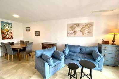 Obývačka s rozťahovacím gaučom a jedálenským sedením, Apartmán Alcaidesa, San Roque
