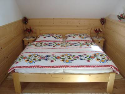 Izba s manželskou posteľou, Chalúpka v Raji, Smižany