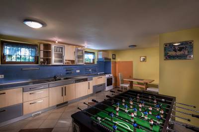 Plne vybavená kuchyňa so stolným futbalom, Luxusný zrub, Veľká Lomnica