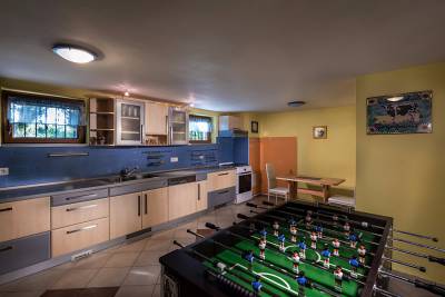 Plne vybavená kuchyňa so stolným futbalom, Luxusný zrub, Veľká Lomnica
