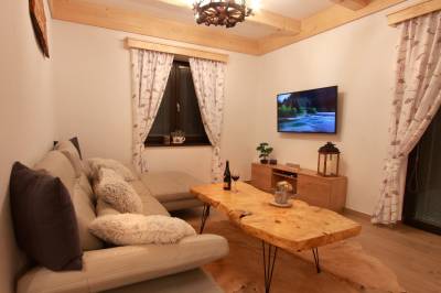 Chata č. 3 - obývačka s LCD TV, Beskyd rezort, Oščadnica